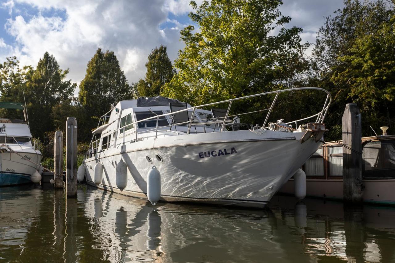 فندق إيست موليسيفي  Eucala Motor Yacht المظهر الخارجي الصورة