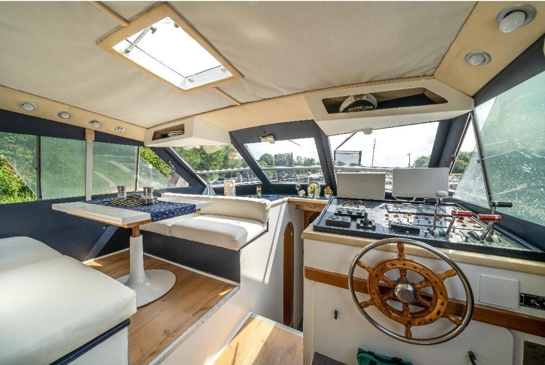 فندق إيست موليسيفي  Eucala Motor Yacht المظهر الخارجي الصورة